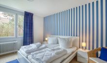 Schlafzimmer mit Doppelbett
