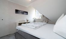 Schlafzimmer mit Doppelbett