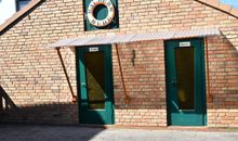 Bungalow mit Spielzeug und Sommerküche