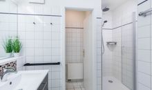 Badezimmer mit Dusche