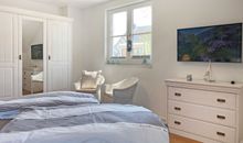 Schlafzimmer links