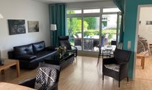 Wohnzimmer mit Blick auf den Garten