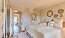 Schlafzimmer 1 - mit Blick in den Flur -