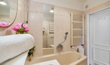 Badezimmer 1 mit Wanne