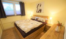Schlafzimmer mit Doppelbett