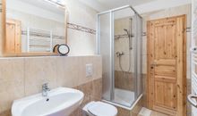 Badezimmer mit Dusche