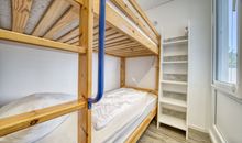 Ein Bett zum Kuscheln und ein Massagesessel