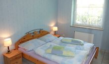 Schlafzimmer mit Doppelbett