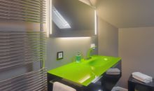Badezimmer mit Handtuchwärmer und Fussbodenheizung