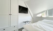 Schlafen 1, TV, Kleiderschrank