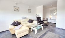 Wohnzimmer mit Schlafbereich