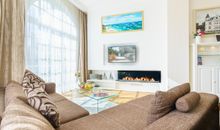 Wohnzimmer mit Kamin