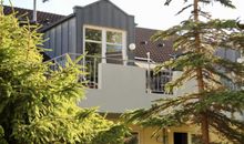 Wildrose - Blick auf den gemütlichen Wohnbereich mit Kaminofen