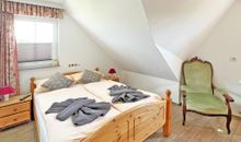 Einzelbett im Kinderzimmer