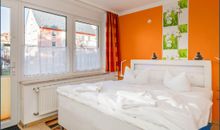 Wohnbereich mit Doppelbett