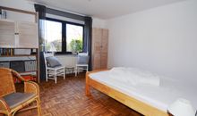 Schlafzimmer 1 (EG)