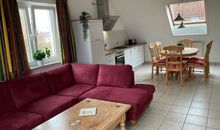 Sofa und Essbereich