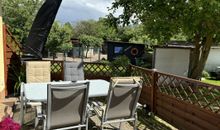 Sitzecke mit Ausblick in den Garten