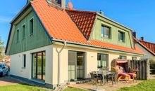 Hausansicht mit Terrasse