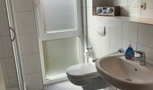Badezimmer Dusche und WC