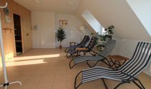 Im Haus.. 16 Stufen zur Finnischen-Sauna + Duschen + Ruheraum