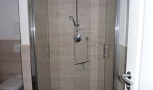 Badezimmer Dusche und WC