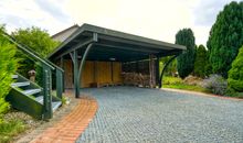 überdachte Parkplätze