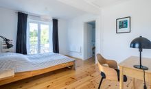 Schlafzimmer mit Doppelbett