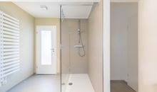 Badezimmer mit Dusche