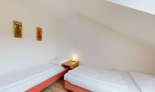 Schlafzimmer mit 2 Einzelbetten