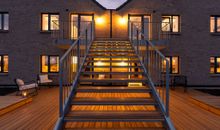 Aufgang zu den Rooftop Garden Apartments 5 -7 im Ostseertesort Olpenitz.