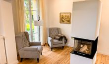 Gutshof Liepe - Ferienwohnung im Erdgeschoss - Wohnbereich mit Kamin