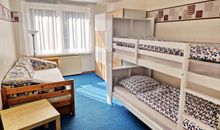 Kinderzimmer mit Doppelbett und Schlafcouch