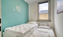 Kinderzimmer mit ausgeklapptem Bett