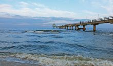 Die Zinnowitzer Seebrücke mit der Tauchgondel