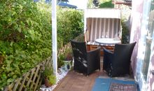 Große mit einem Glasdach überdachte Terrasse mit Strandkorb in einzigartiger grüner Lage, Nicht einsehbar