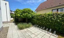 bestuhlter Balkon in ruhiger Lage