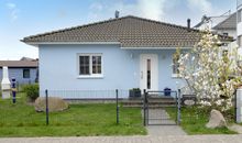 Außenansicht vom blauen Haus