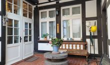 Terrasse mit Raucherbereich im Innenhof der Langenstraße