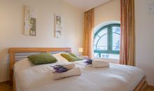 Das 1. Schlafzimmer mit Doppelbett