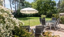 Garten mit Carport-Stellplatz