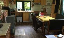 Wohnzimmer mit Küche und Essecke