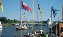 Ausblick auf den Hafen von der Ferienwohnung Schleiblick