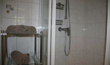 Dusche mit hohem Einstieg, nicht barrierefrei