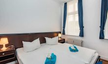 Schlafzimmer mit Doppelbett