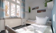 Das zweite Schlafzimmer mit zwei Einzelbetten