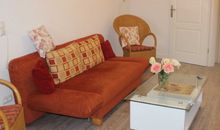 Couch mit Tisch