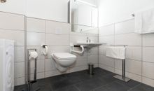 Badezimmer mit Waschmaschine