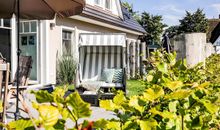 Terrasse mit Strandkorb