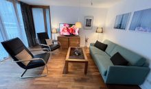 Seebach Whg. 13- Wohnbereich mit Sofa und TV Gerät